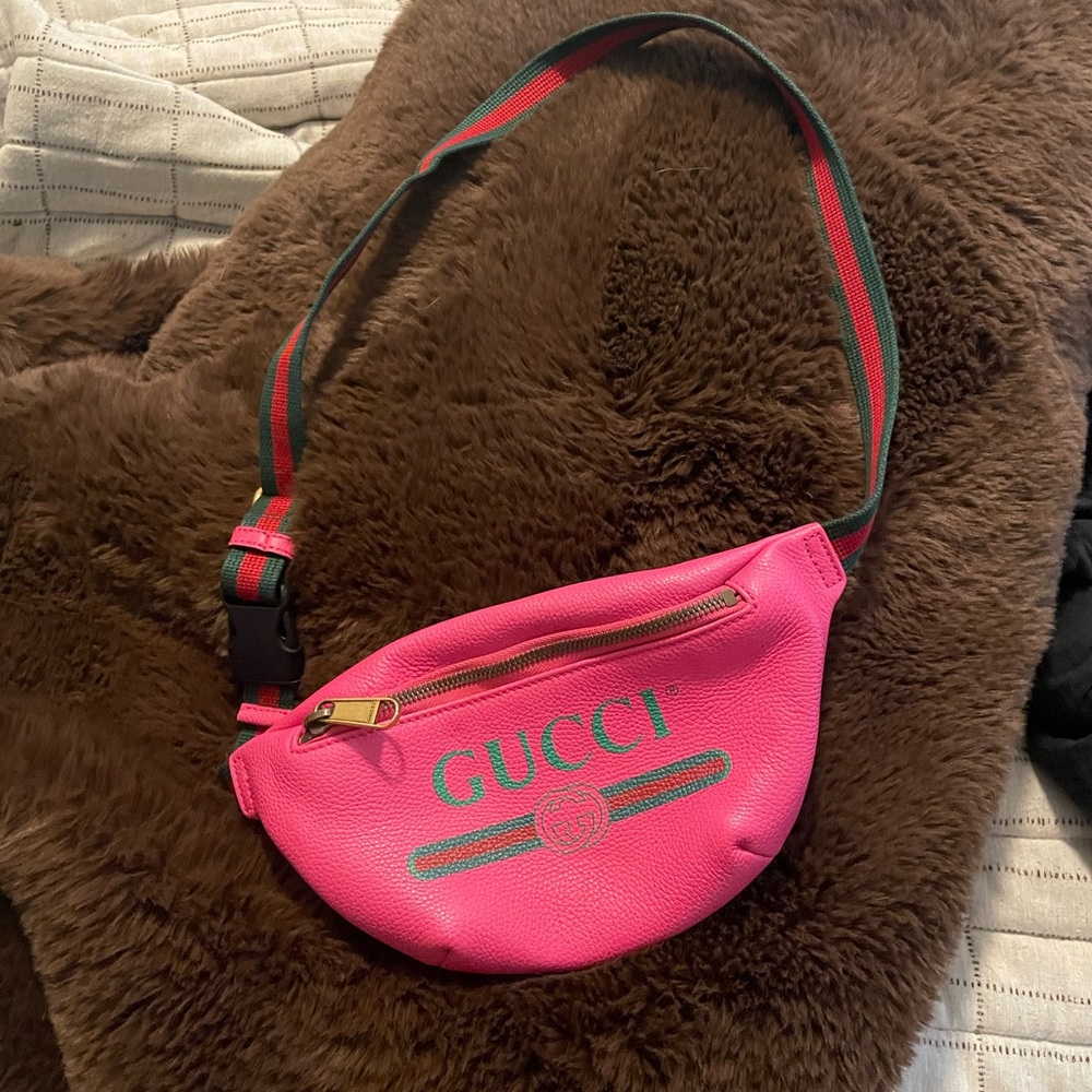 Gucci pink leather belt bag